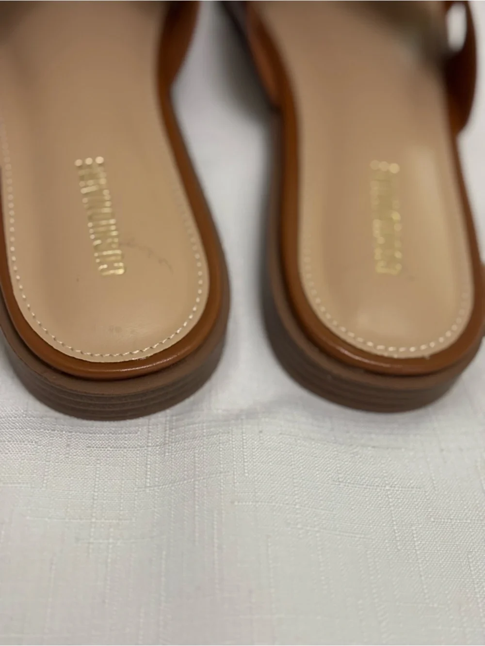 Cushionaire Voyage Brown Cutout Strap Slides Sandals Women 7M